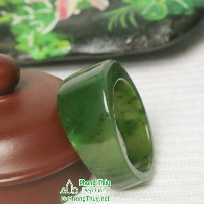 Nhẫn đá ngọc bích nephrite jade 6-22,5