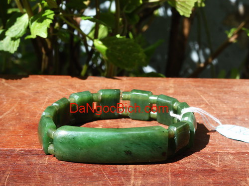 Ngoc bich nephrite jade