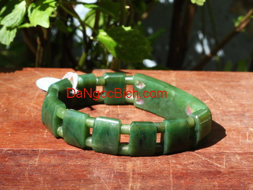 Ngoc bich nephrite jade