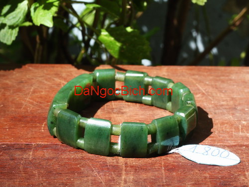 Ngoc bich nephrite jade