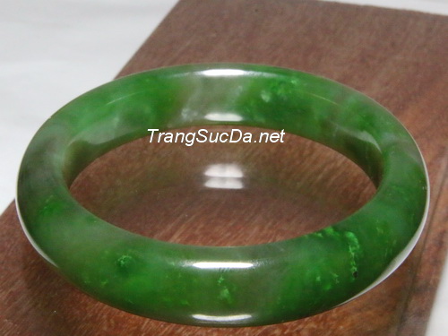 Vong ngoc bich nephrite jade