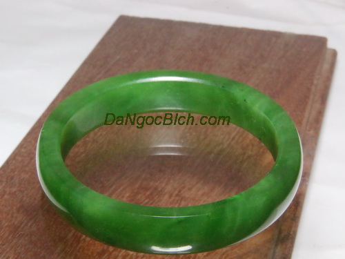 Vong ngoc bich nephrite jade