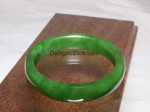 Vong ngoc bich nephrite jade